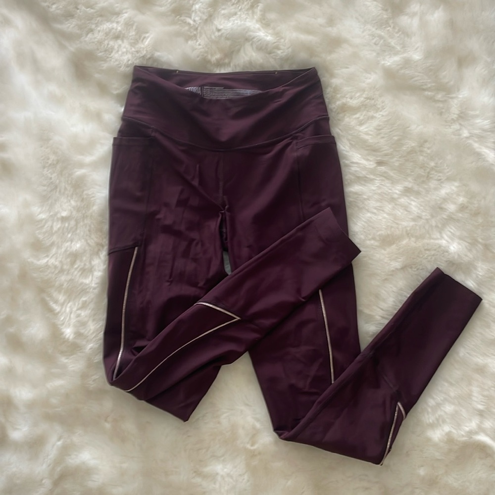 Victoria's Secret Sport Knockout Tight Leggings size small s purple